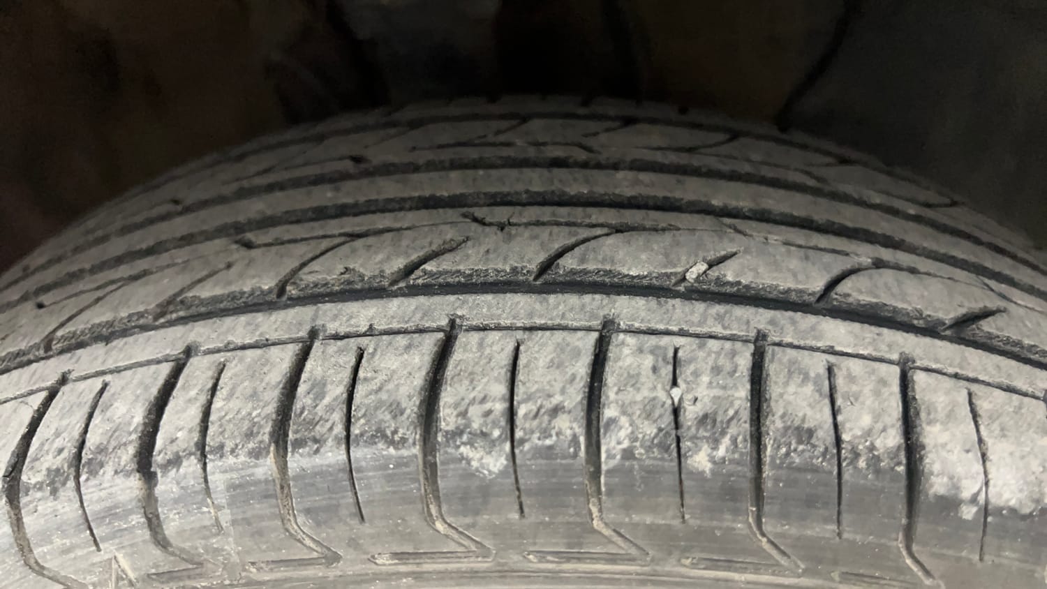 Used 2018 Hyundai Elite i20 Magna Executive 1.2 Petrol Manual tyres RIGHT FRONT TYRE TREAD VIEW