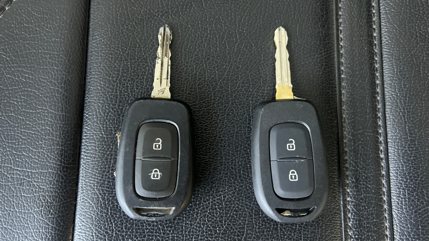 Used 2021 Renault Triber RXT Petrol Manual extra CAR KEY VIEW