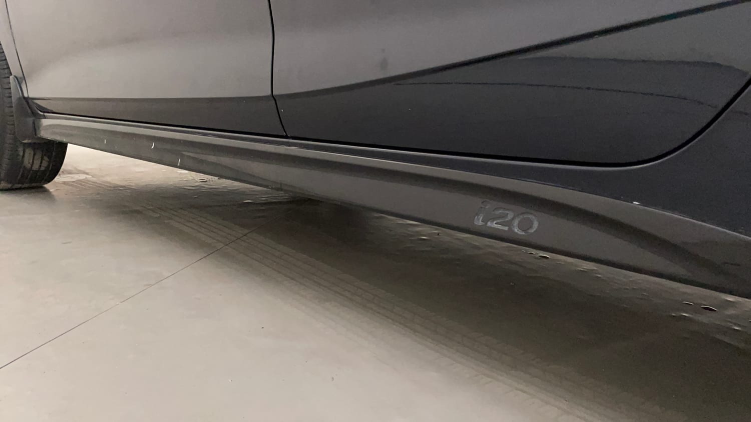 Used 2024 Hyundai i20 Sportz (O) 1.2 IVT Petrol Automatic dents MINOR SCRATCH