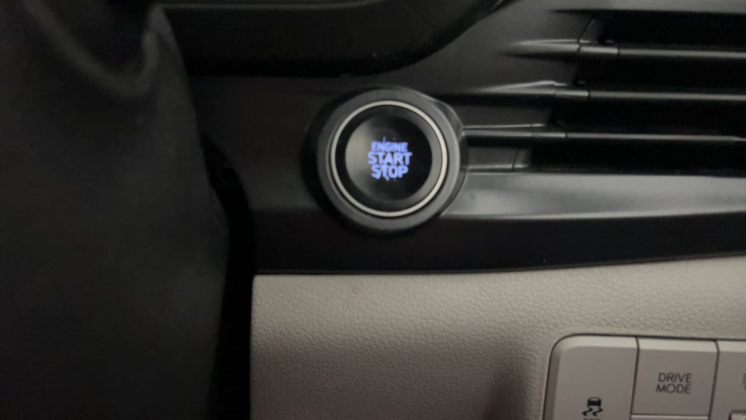 Used 2024 Hyundai New i20 Asta (O) 1.2 IVT Petrol Automatic top_features Keyless start