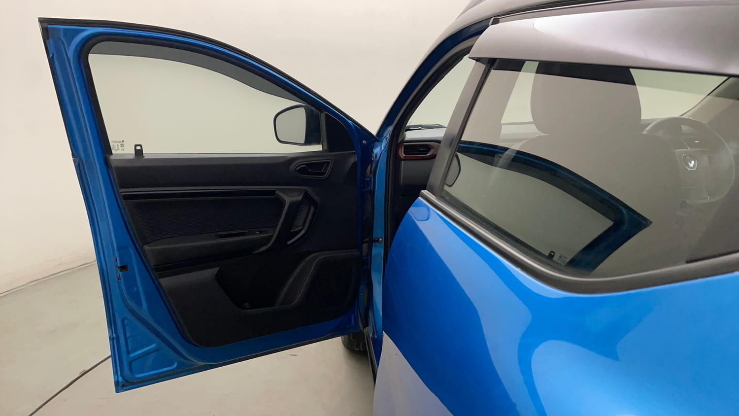 Used 2022 Renault Kiger RXZ AMT Dual Tone Petrol Automatic interior LEFT FRONT DOOR OPEN VIEW