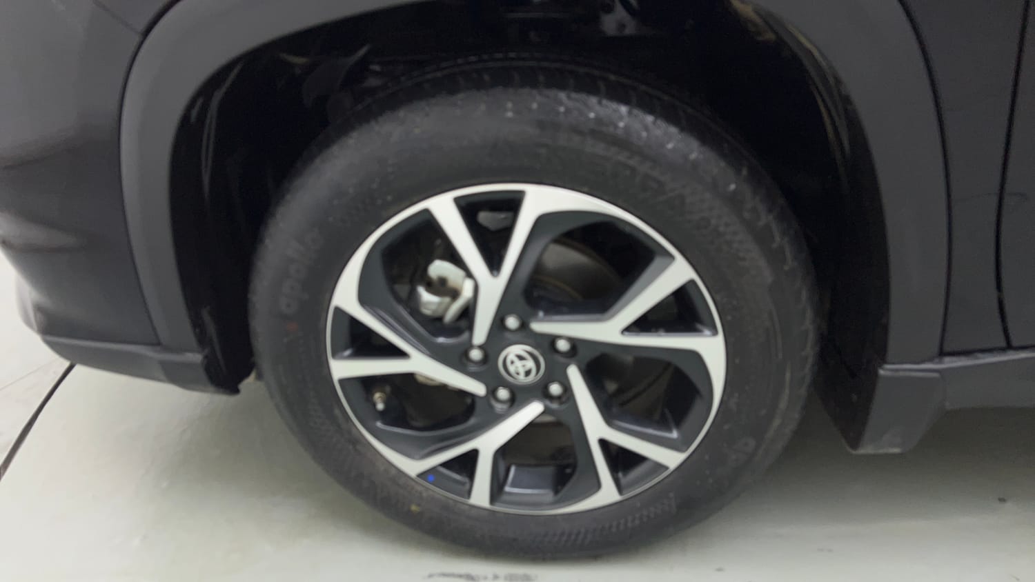 Used 2025 Toyota Urban Cruiser Hyryder V Hybrid Hybrid Automatic tyres LEFT FRONT TYRE RIM VIEW