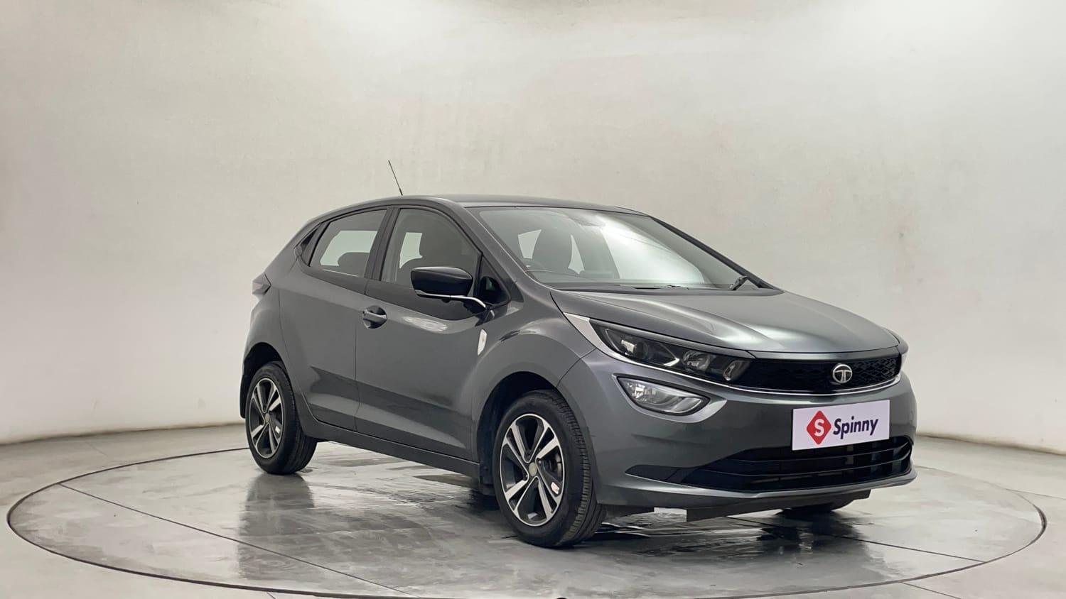 Used 2024 Tata Altroz XZ Petrol Petrol Manual exterior RIGHT FRONT CORNER VIEW