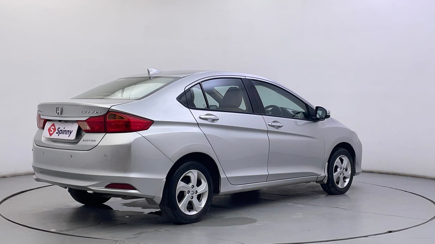 Used 2016 Honda City VX (O) MT Diesel Diesel Manual exterior RIGHT REAR CORNER VIEW