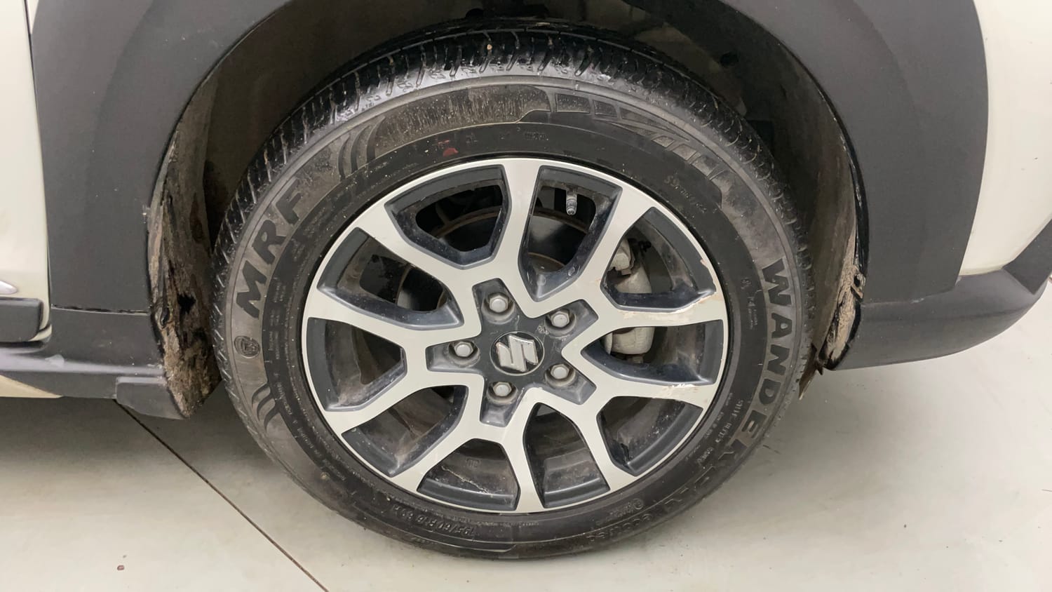 Used 2022 Maruti Suzuki XL6 Zeta MT Petrol Petrol Manual tyres RIGHT FRONT TYRE RIM VIEW