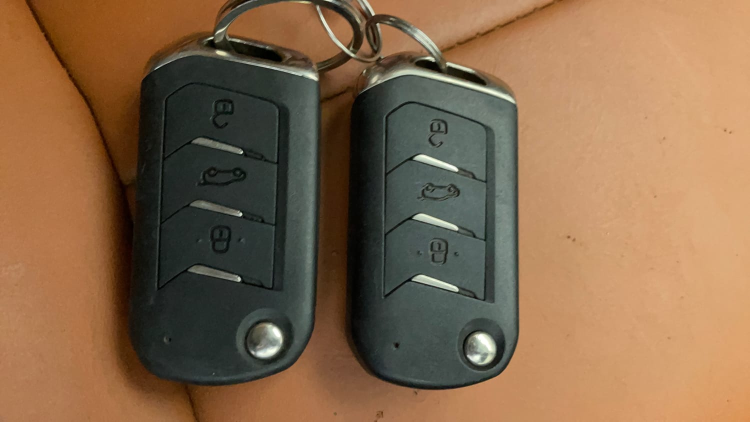Used 2022 Mahindra XUV700 AX 5 Petrol AT 5 STR Petrol Automatic extra CAR KEY VIEW
