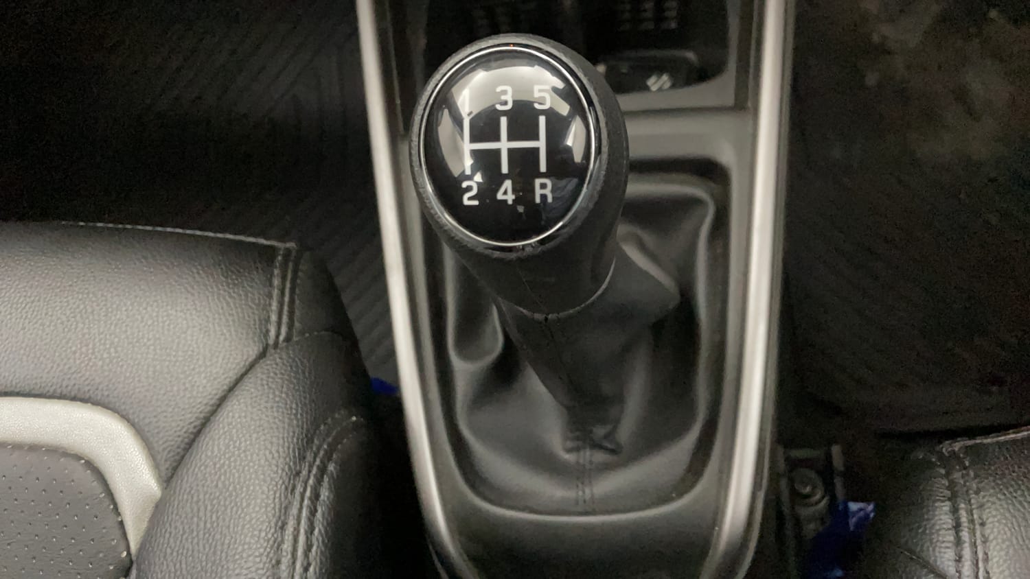 Used 2022 Maruti Suzuki XL6 Zeta MT Petrol Petrol Manual interior GEAR  KNOB VIEW