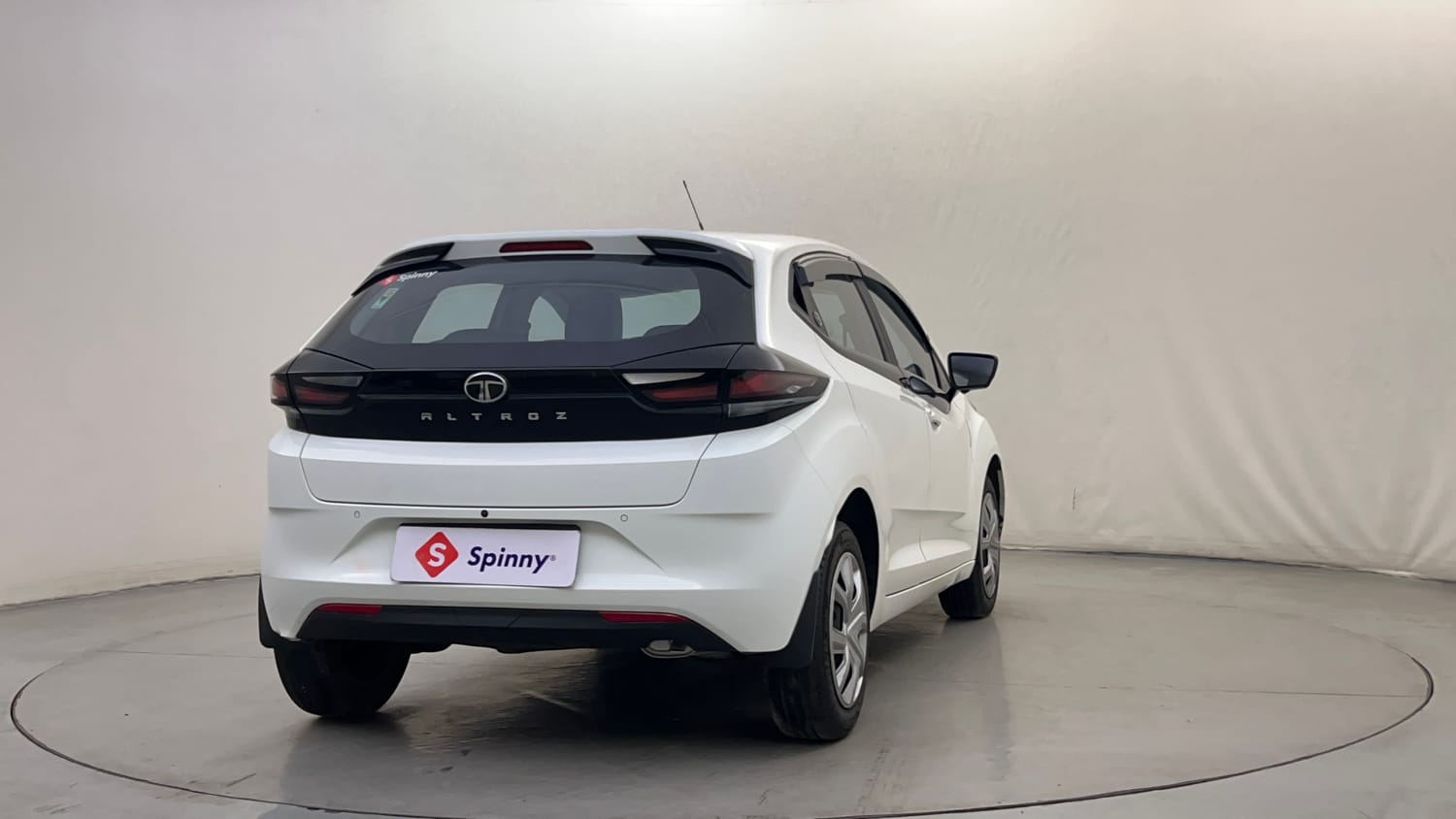 Used 2024 Tata Altroz XM Petrol Petrol Manual exterior RIGHT REAR CORNER VIEW