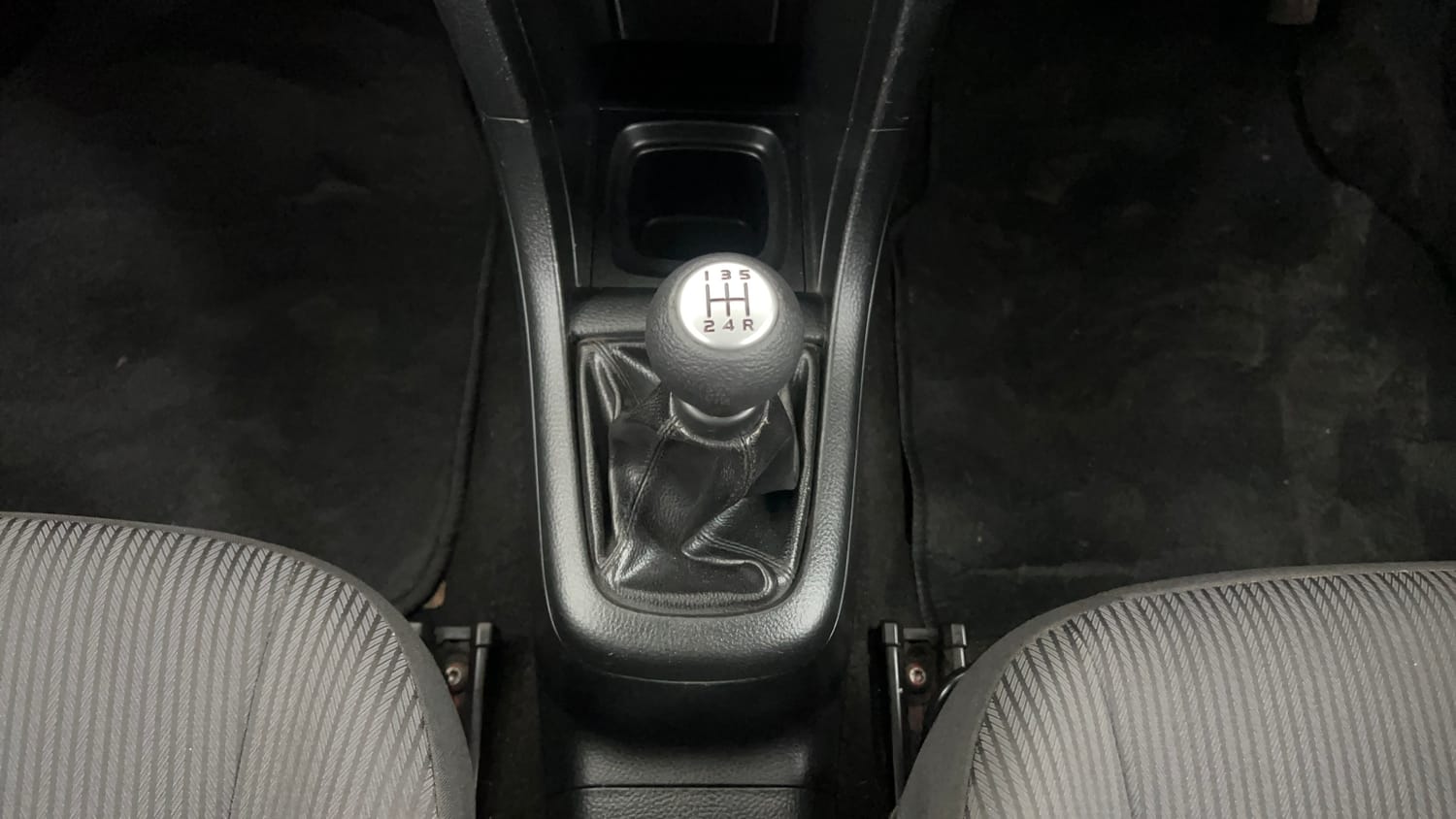 Used 2012 Maruti Suzuki Swift ZDi Diesel Manual interior GEAR  KNOB VIEW