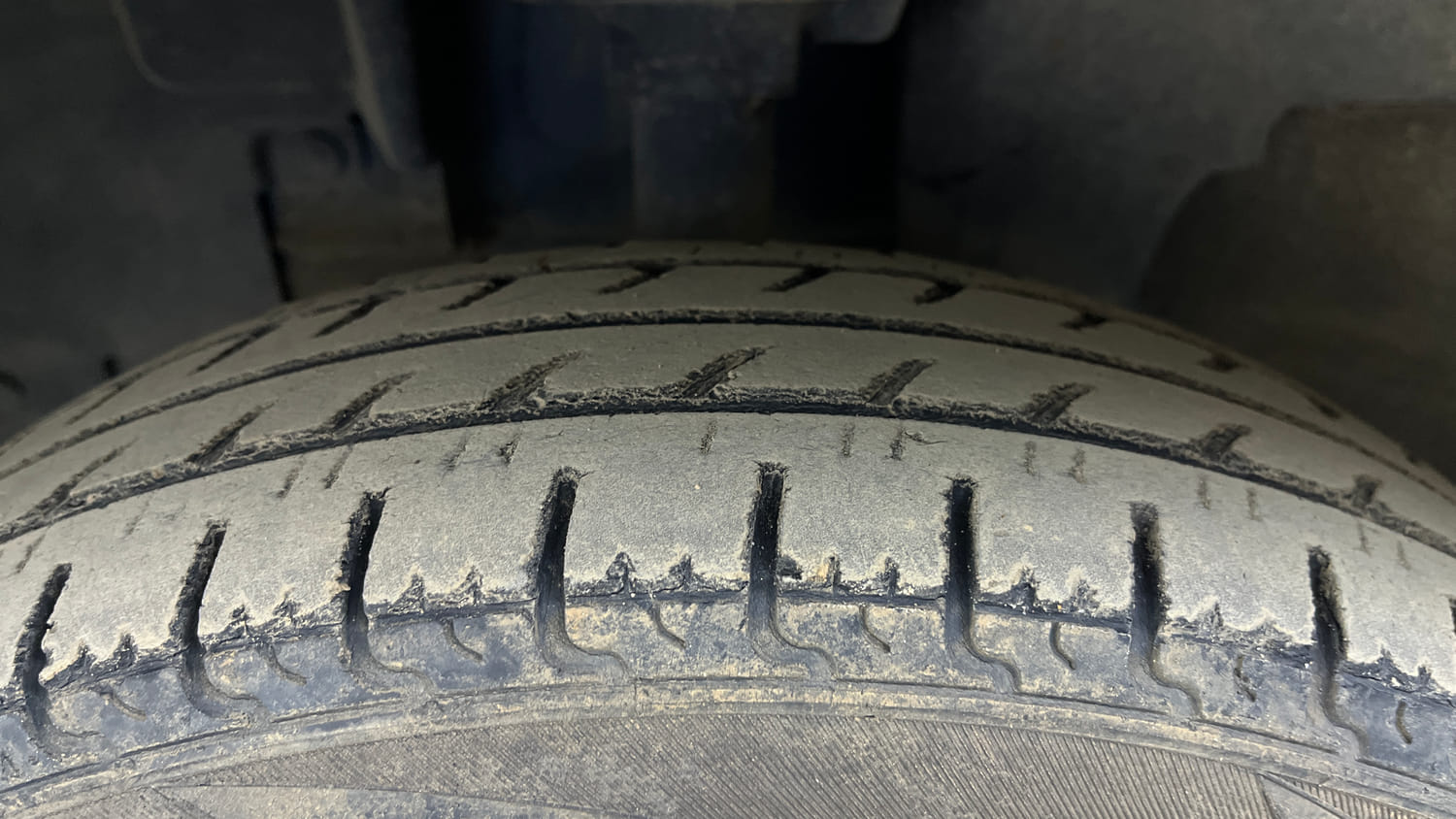 Used 2018 Renault Kwid CLIMBER 1.0 Petrol Manual tyres LEFT FRONT TYRE TREAD VIEW
