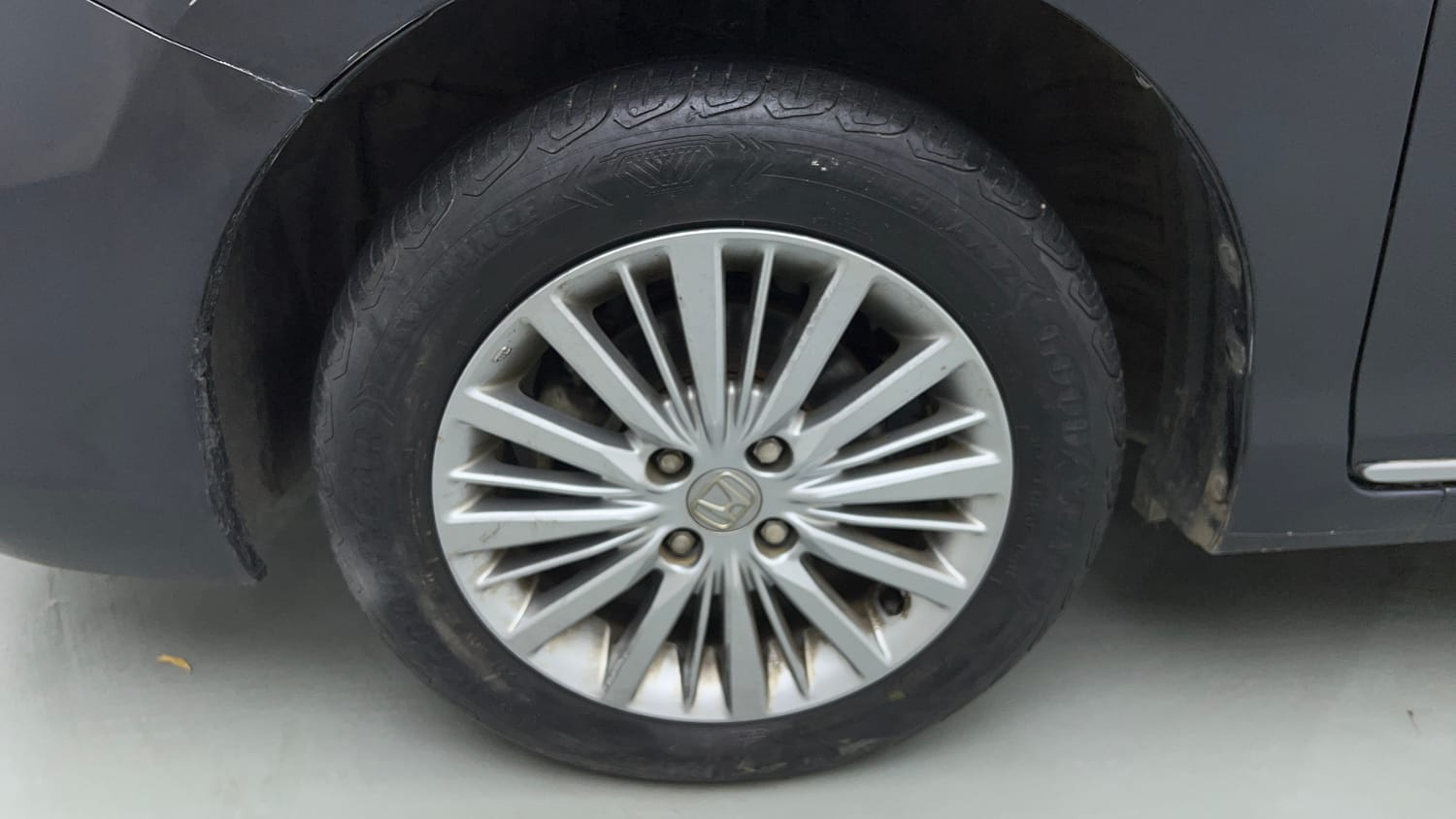 Used 2023 Honda City V CVT Petrol Petrol Automatic tyres LEFT FRONT TYRE RIM VIEW
