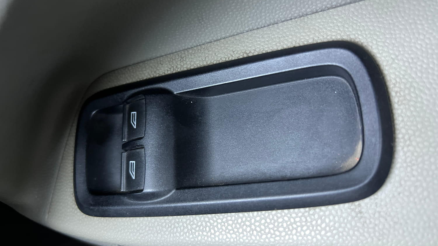 Used 2015 Ford EcoSport Ambiente 1.5 TDCi Diesel Manual top_features Power windows