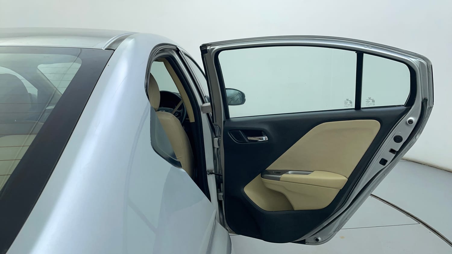 Used 2016 Honda City VX (O) MT Diesel Diesel Manual interior RIGHT REAR DOOR OPEN VIEW