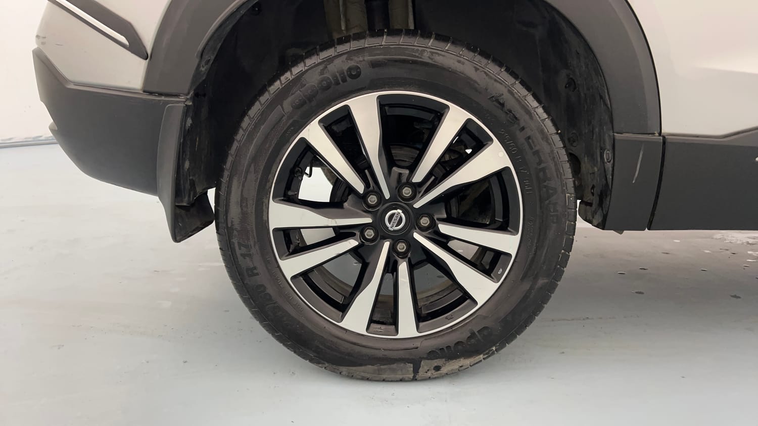 Used 2021 Nissan Kicks XV 1.5 Petrol Manual tyres RIGHT REAR TYRE RIM VIEW