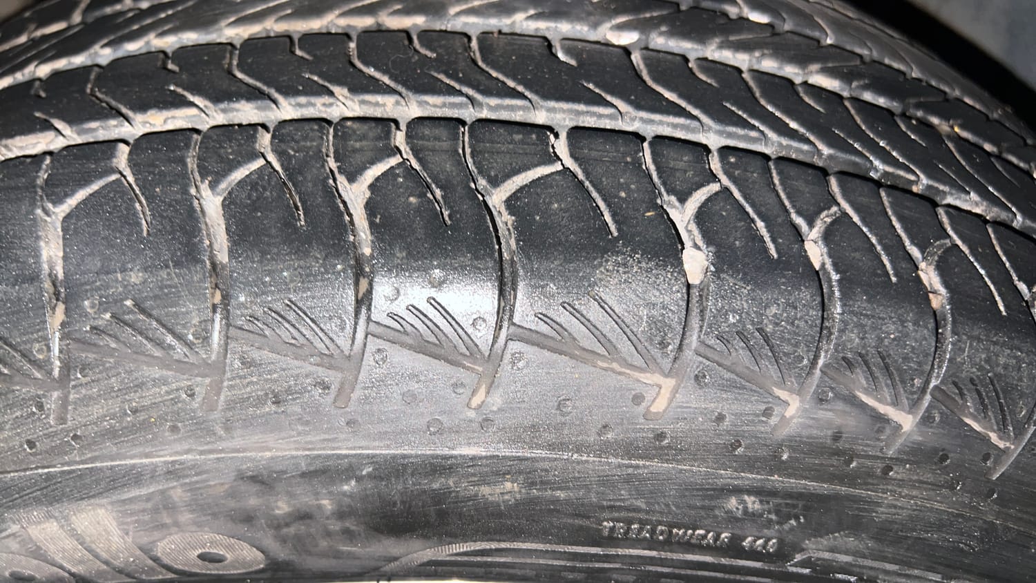 Used 2024 Maruti Suzuki Grand Vitara Zeta Smart Hybrid AT Petrol Automatic tyres LEFT FRONT TYRE TREAD VIEW