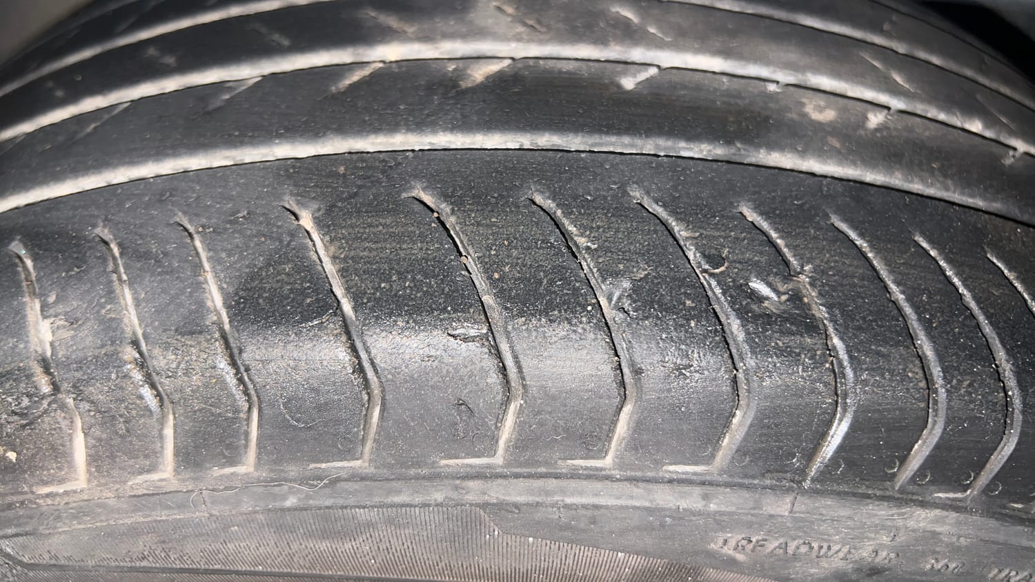 Used 2023 Volkswagen Taigun Topline 1.0 TSI MT Petrol Manual tyres LEFT FRONT TYRE TREAD VIEW