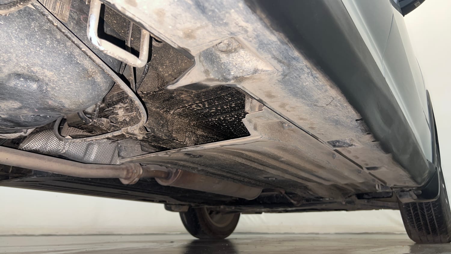 Used 2024 Maruti Suzuki Grand Vitara Zeta Smart Hybrid AT Petrol Automatic extra REAR RIGHT UNDERBODY VIEW