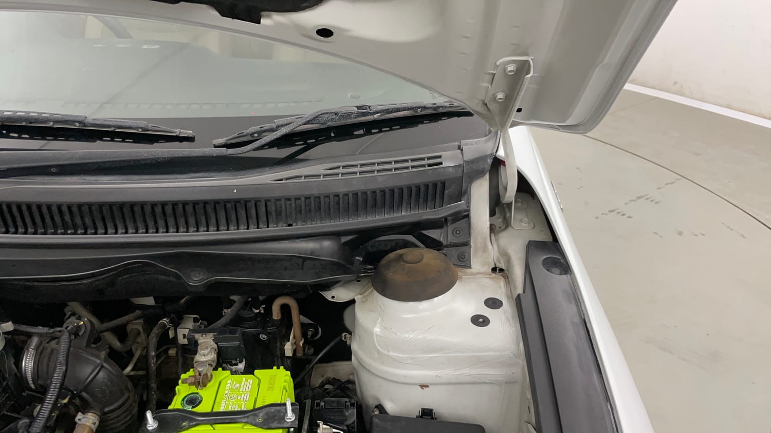 Used 2017 Maruti Suzuki Ciaz VXi+ Petrol Manual engine ENGINE LEFT SIDE HINGE & APRON VIEW