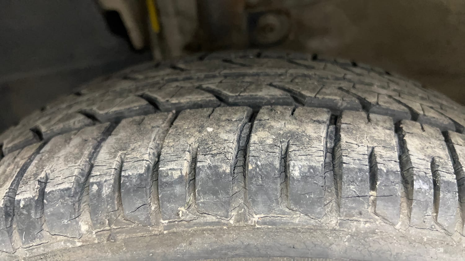 Used 2017 Mahindra KUV100 K8 6 STR Petrol Manual tyres LEFT FRONT TYRE TREAD VIEW