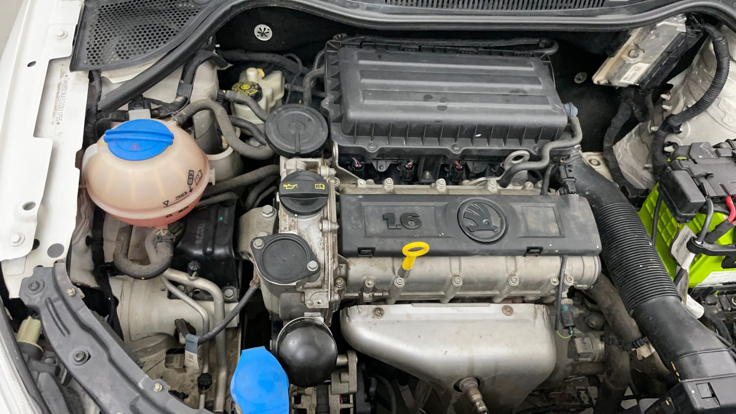 Used 2016 Skoda Rapid 1.6 MPI Active Petrol Manual engine ENGINE RIGHT SIDE VIEW