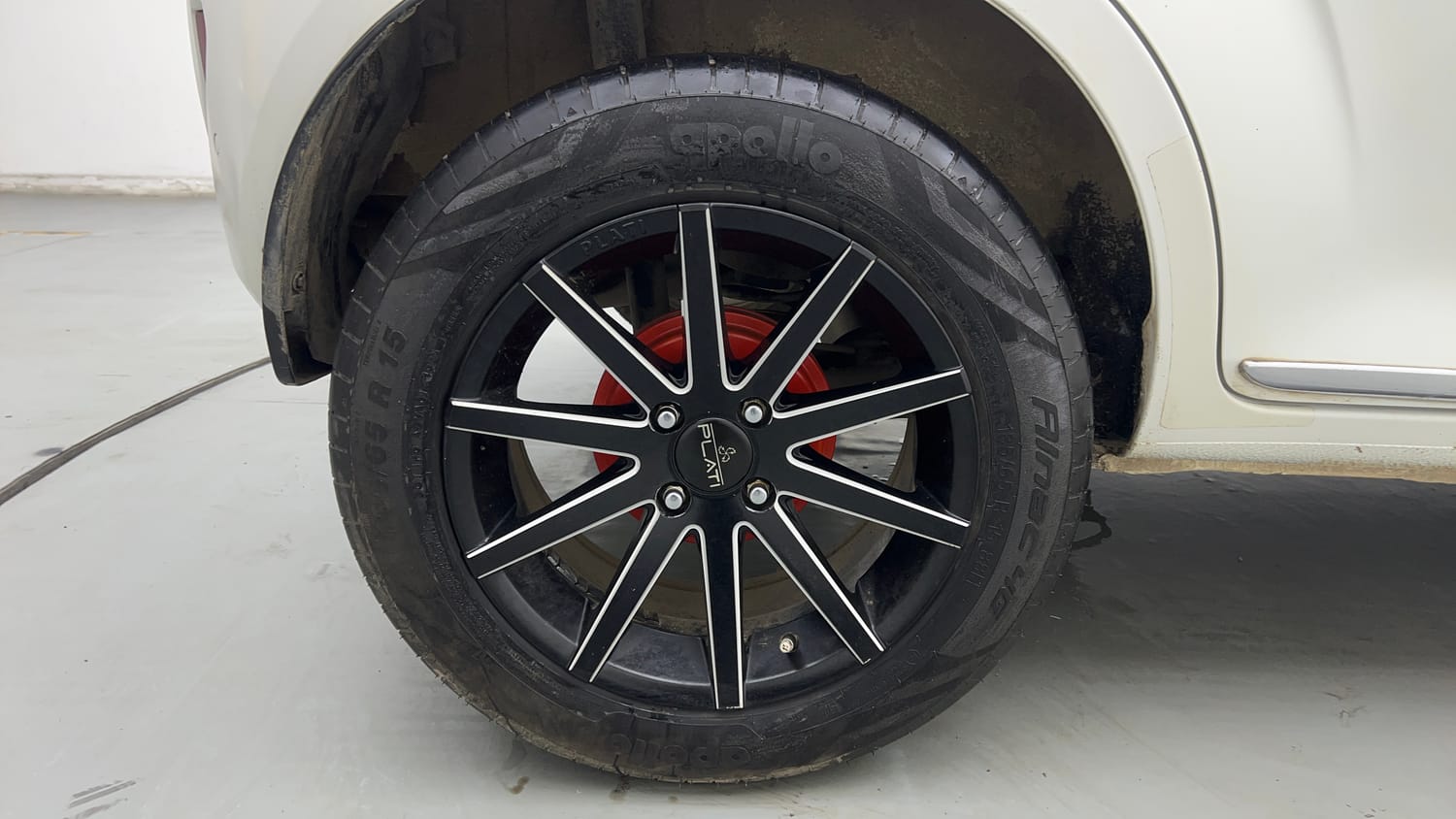 Used 2022 Maruti Suzuki Ignis Sigma 1.2 MT Petrol Manual tyres RIGHT REAR TYRE RIM VIEW
