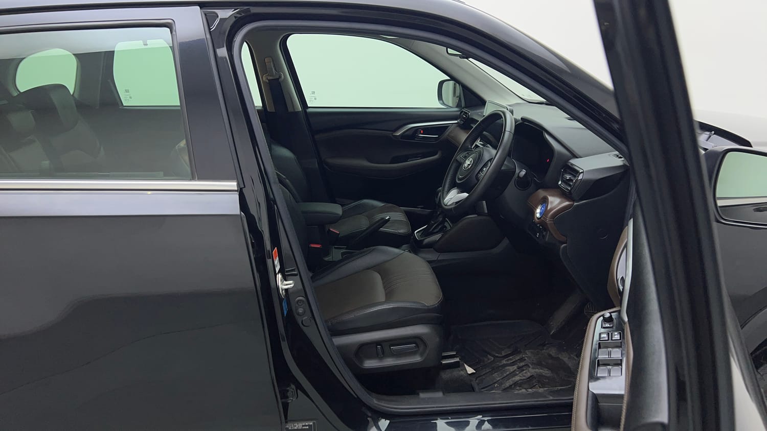 Used 2025 Toyota Urban Cruiser Hyryder V Hybrid Hybrid Automatic interior RIGHT SIDE FRONT DOOR CABIN VIEW