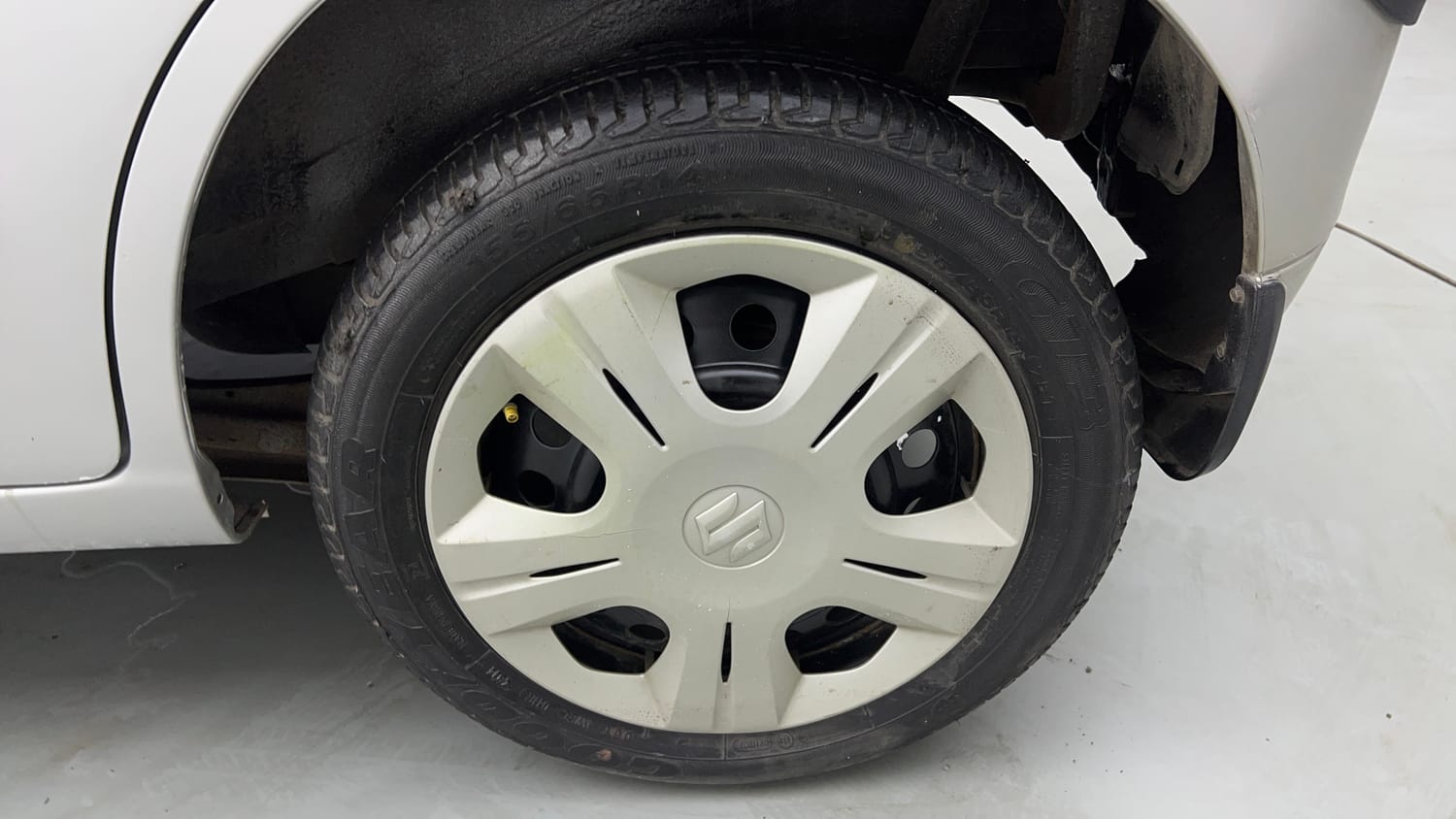 Used 2014 Maruti Suzuki Wagon R VXI Petrol Manual tyres LEFT REAR TYRE RIM VIEW