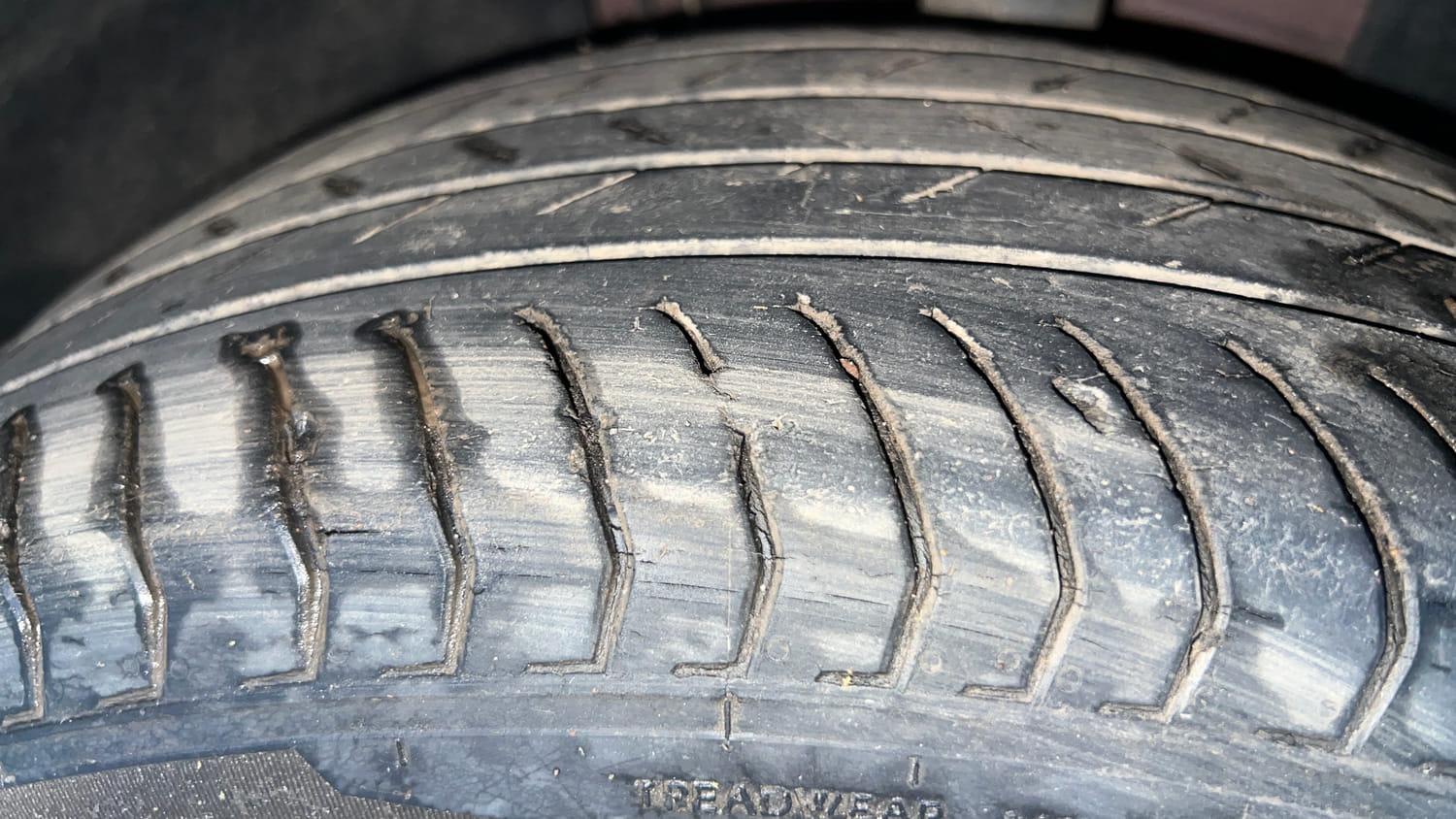 Used 2022 Volkswagen Taigun GT Plus 1.5 TSI DSG Petrol Automatic tyres RIGHT FRONT TYRE TREAD VIEW