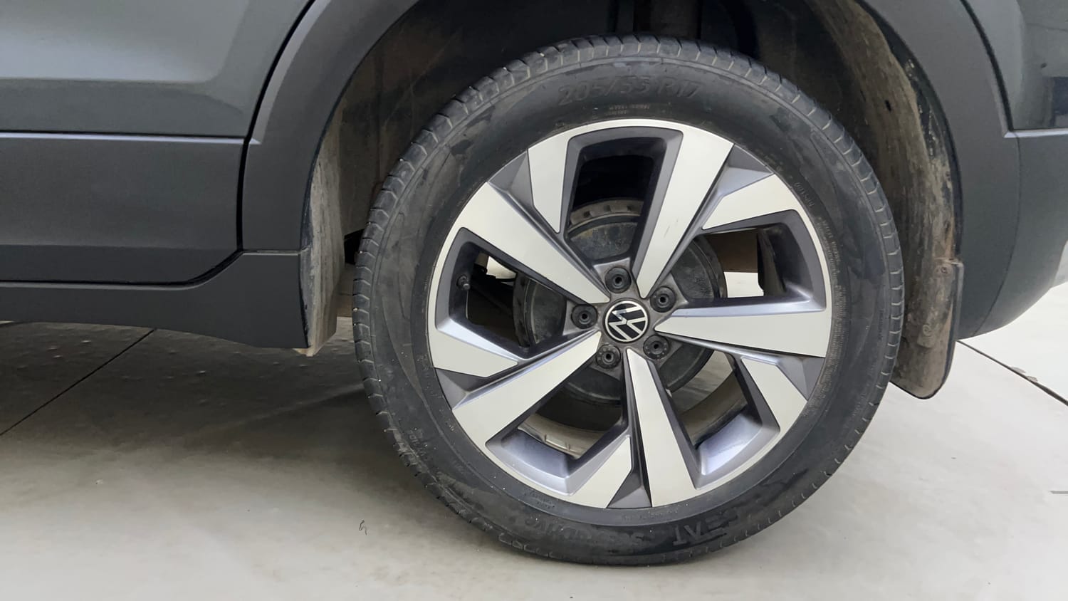 Used 2023 Volkswagen Taigun Topline 1.0 TSI MT Petrol Manual tyres LEFT REAR TYRE RIM VIEW