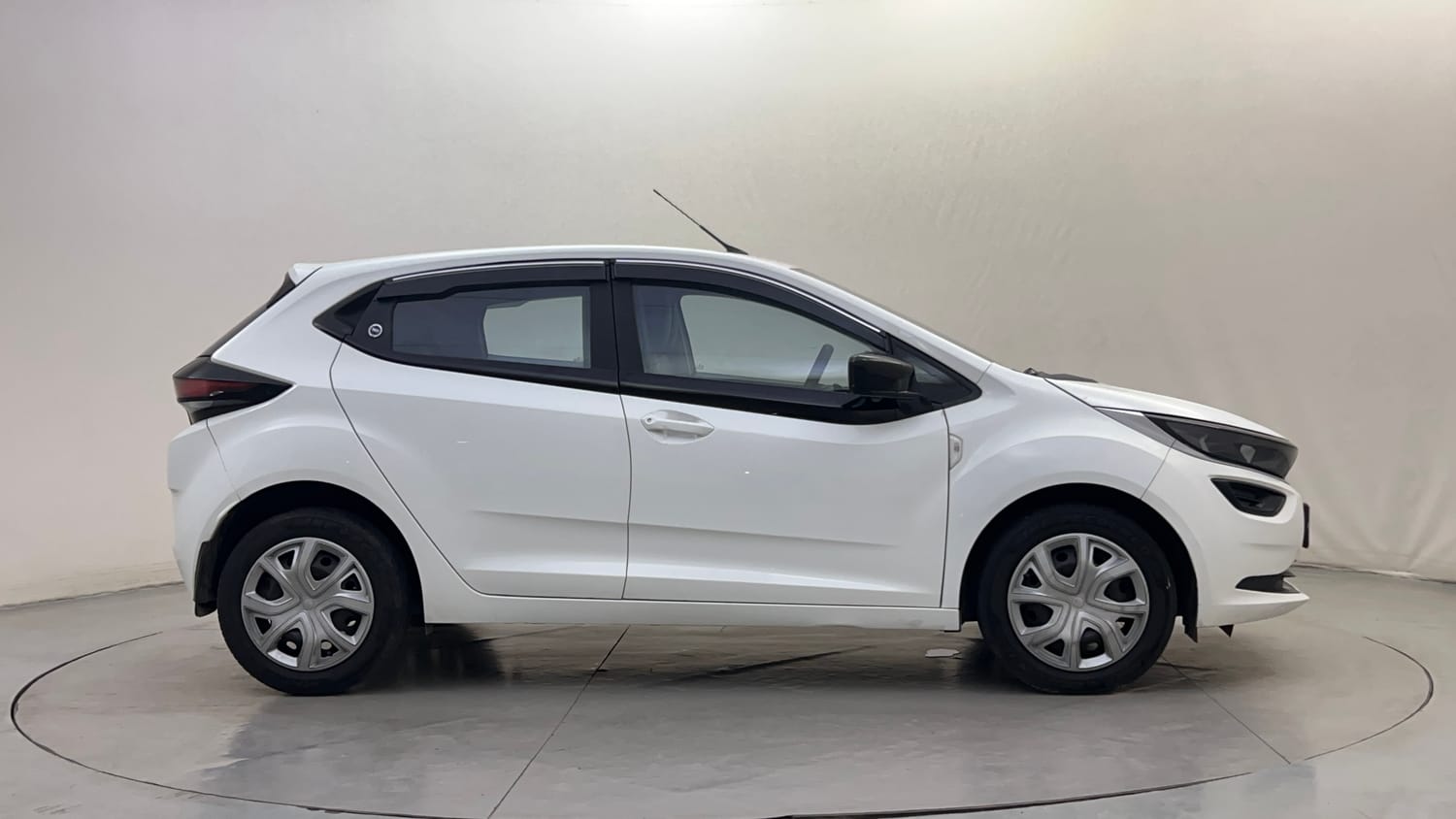 Used 2024 Tata Altroz XM Petrol Petrol Manual exterior RIGHT SIDE VIEW