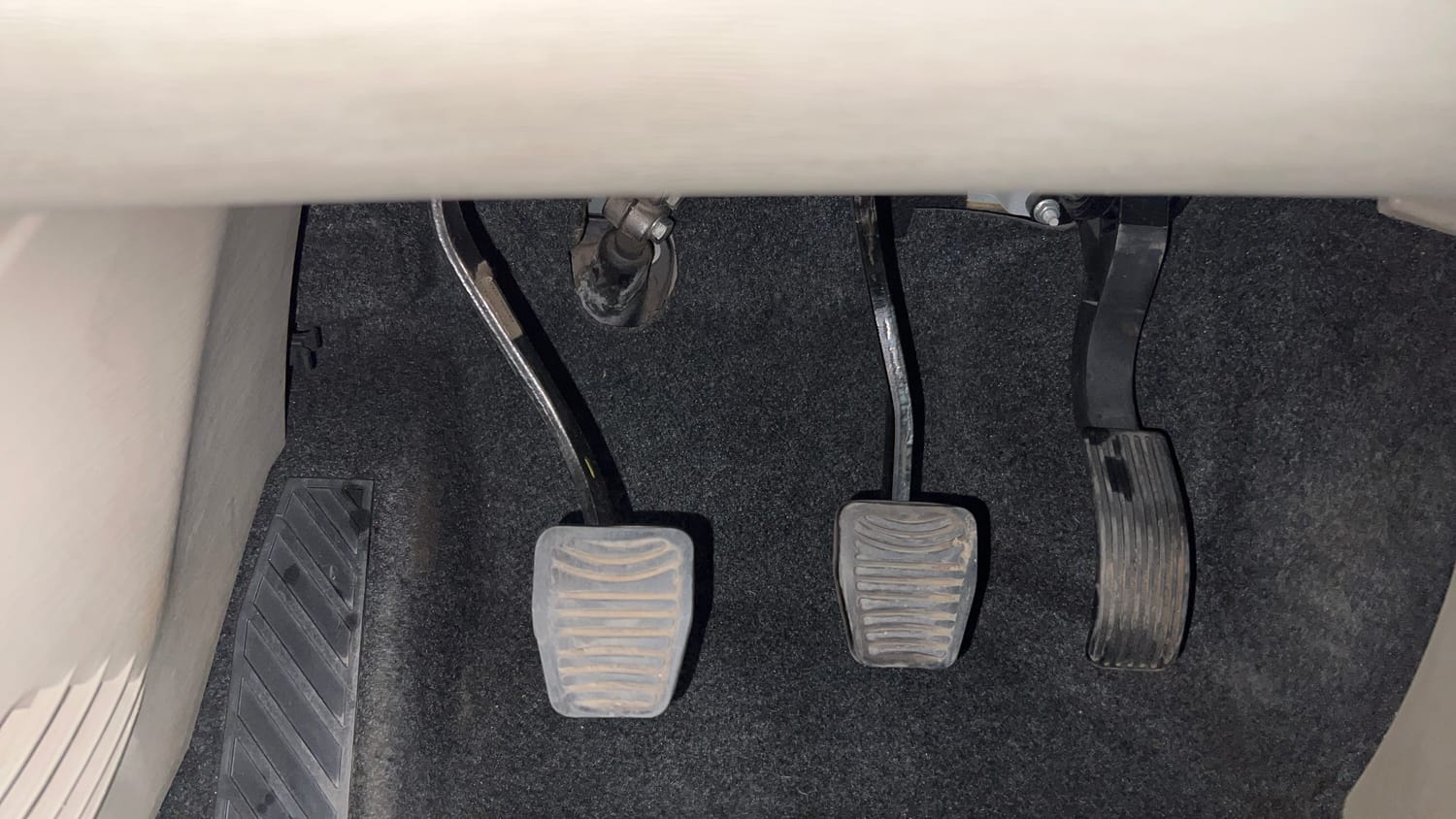 Used 2018 Mahindra XUV500 W6 Diesel Manual interior PEDALS VIEW