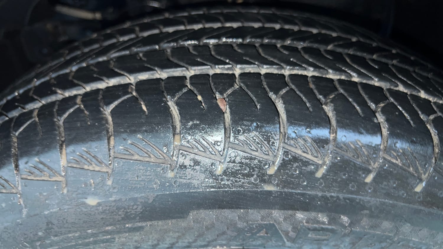 Used 2025 Toyota Urban Cruiser Hyryder V Hybrid Hybrid Automatic tyres LEFT FRONT TYRE TREAD VIEW