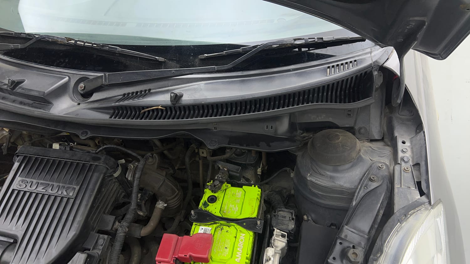 Used 2017 Maruti Suzuki Swift Lxi (O) Petrol Manual engine ENGINE LEFT SIDE HINGE & APRON VIEW