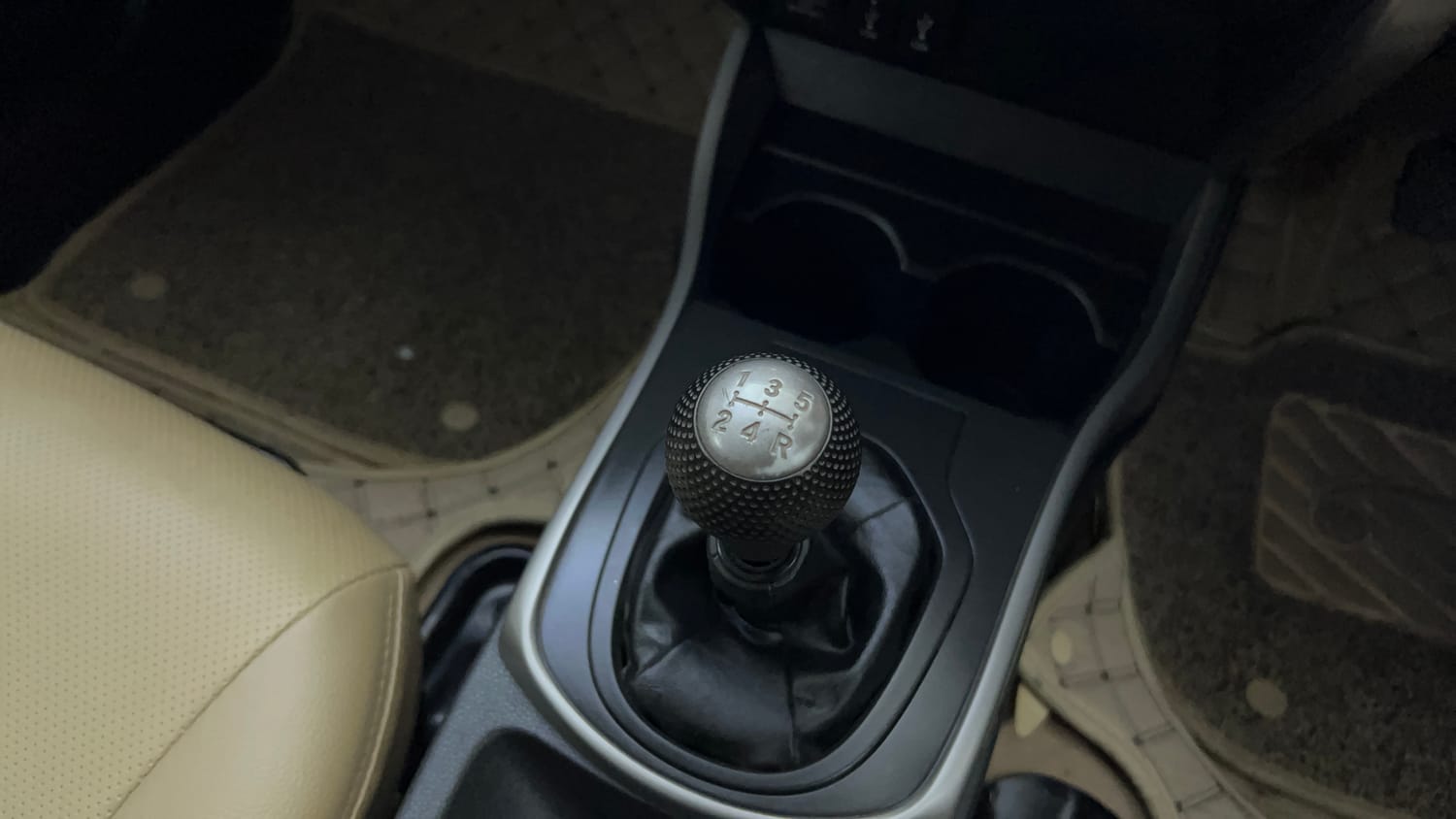 Used 2022 Honda City 4th Generation V Petrol Petrol Manual interior GEAR  KNOB VIEW