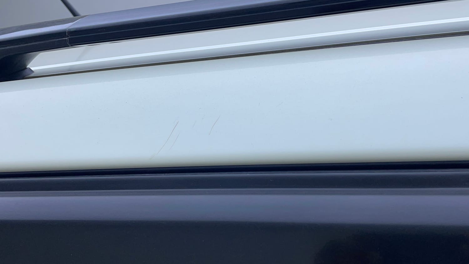 Used 2021 Mahindra XUV 300 W8 (O) 1.2 Petrol AMT Petrol Automatic dents MINOR SCRATCH
