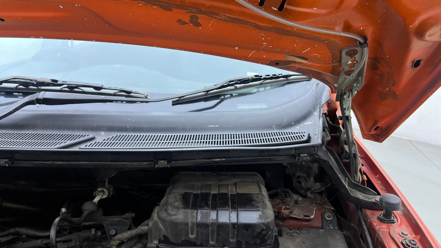 Used 2015 Ford EcoSport Ambiente 1.5 TDCi Diesel Manual engine ENGINE LEFT SIDE HINGE & APRON VIEW