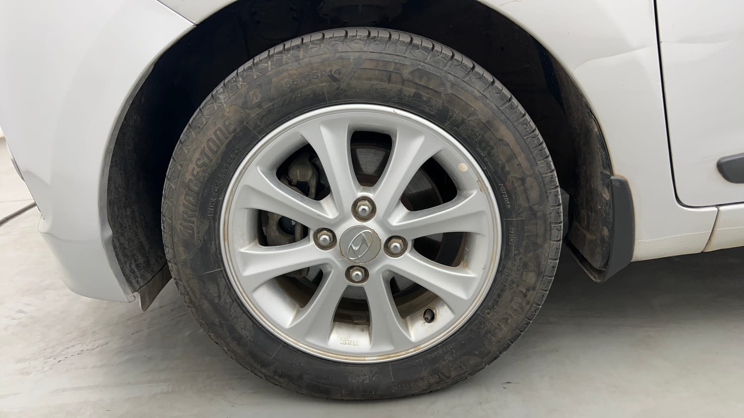 Used 2015 Hyundai Grand i10 Asta AT 1.2 Kappa VTVT Petrol Automatic tyres LEFT FRONT TYRE RIM VIEW