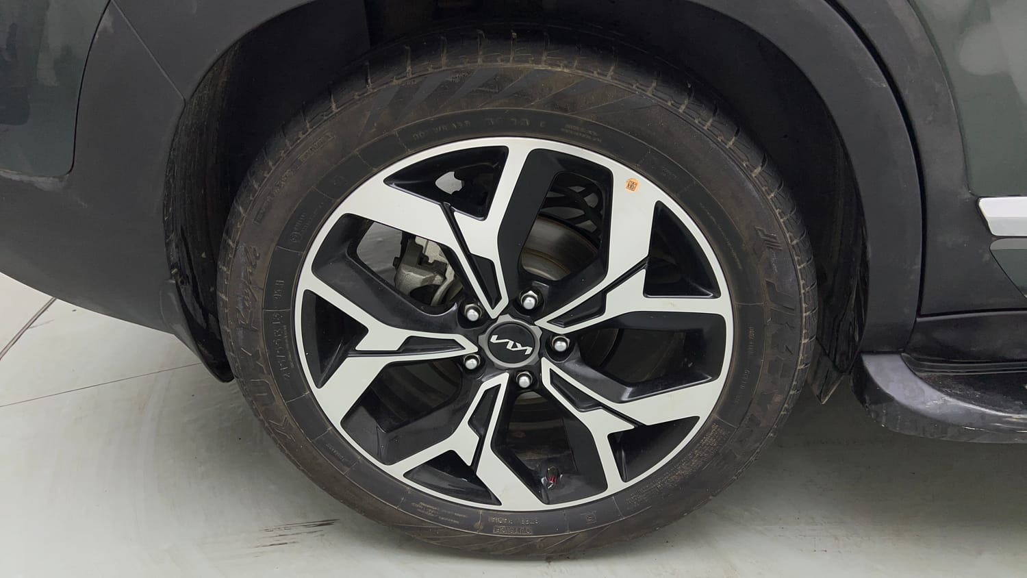 Used 2024 Kia Seltos GTX Plus 1.5 Turbo Petrol DCT Petrol Automatic tyres RIGHT REAR TYRE RIM VIEW