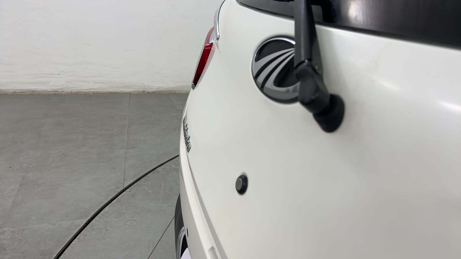 Used 2017 Mahindra KUV100 K8 6 STR Petrol Manual dents MINOR DENT
