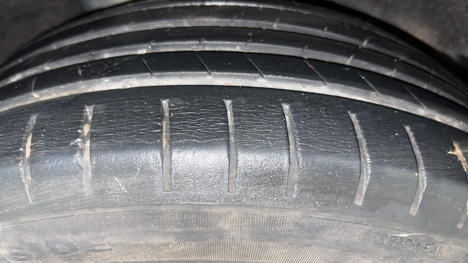 Used 2019 Maruti Suzuki Baleno Alpha 1.2 AT Petrol Automatic tyres RIGHT REAR TYRE TREAD VIEW