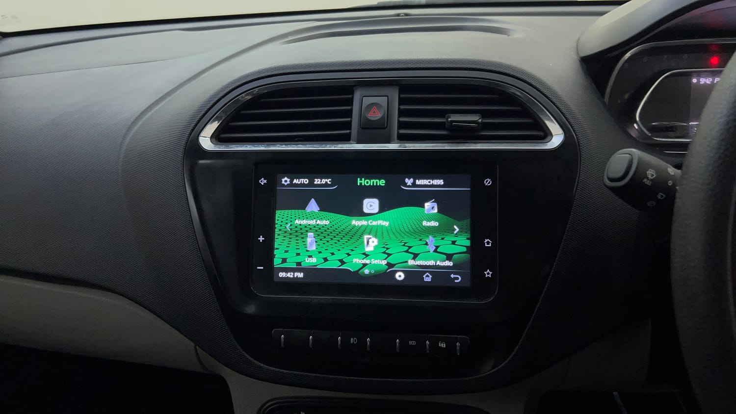 Used 2019 Tata Tiago Revotron XZ Plus Petrol Manual top_features Integrated (in-dash) music system