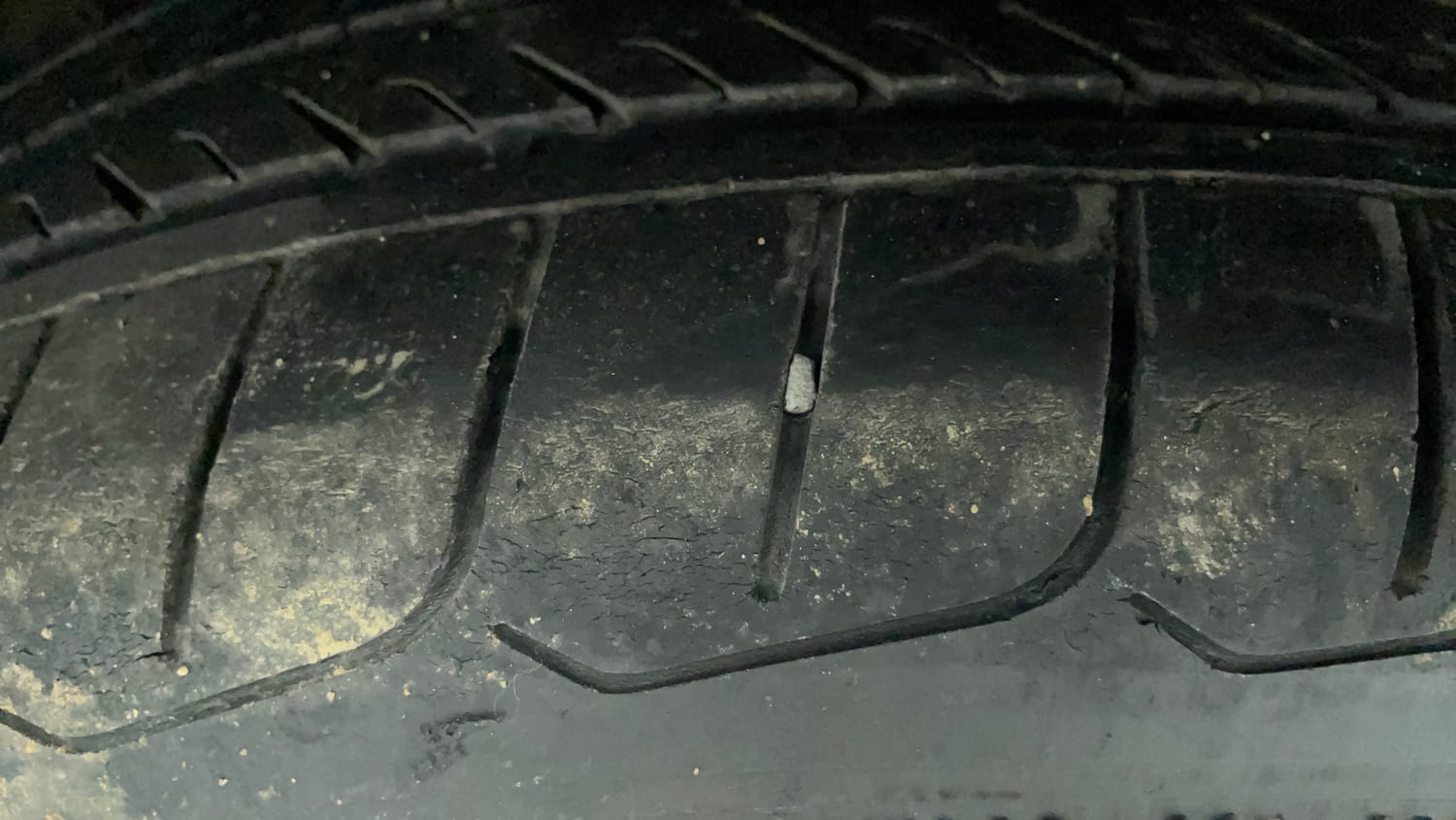 Used 2023 Hyundai Verna SX 1.5 MPi Petrol Manual tyres LEFT FRONT TYRE TREAD VIEW