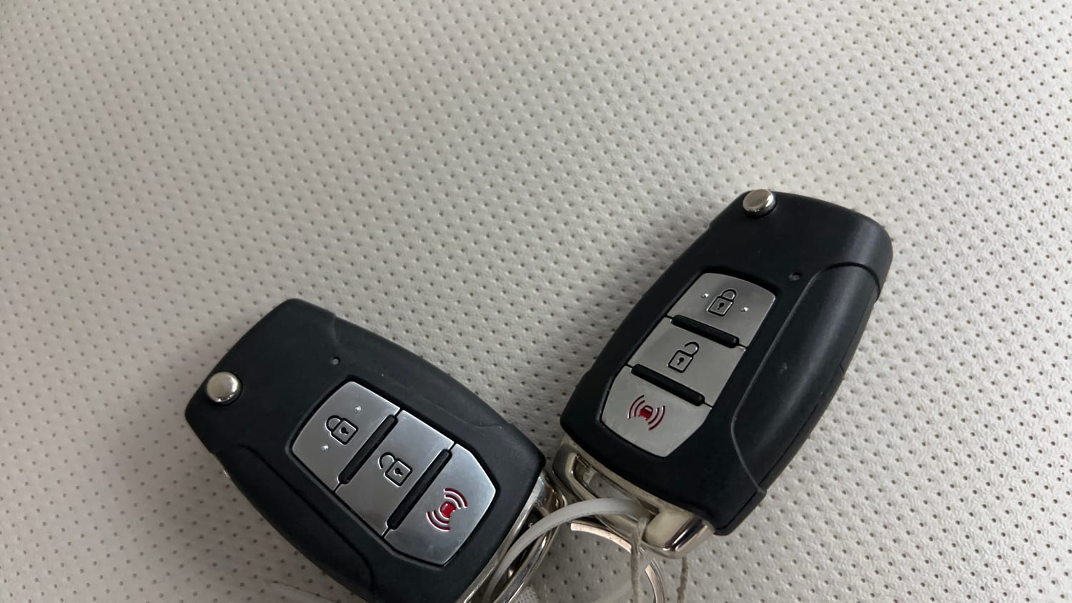 Used 2021 Mahindra XUV 300 W8 (O) 1.2 Petrol Petrol Manual extra CAR KEY VIEW