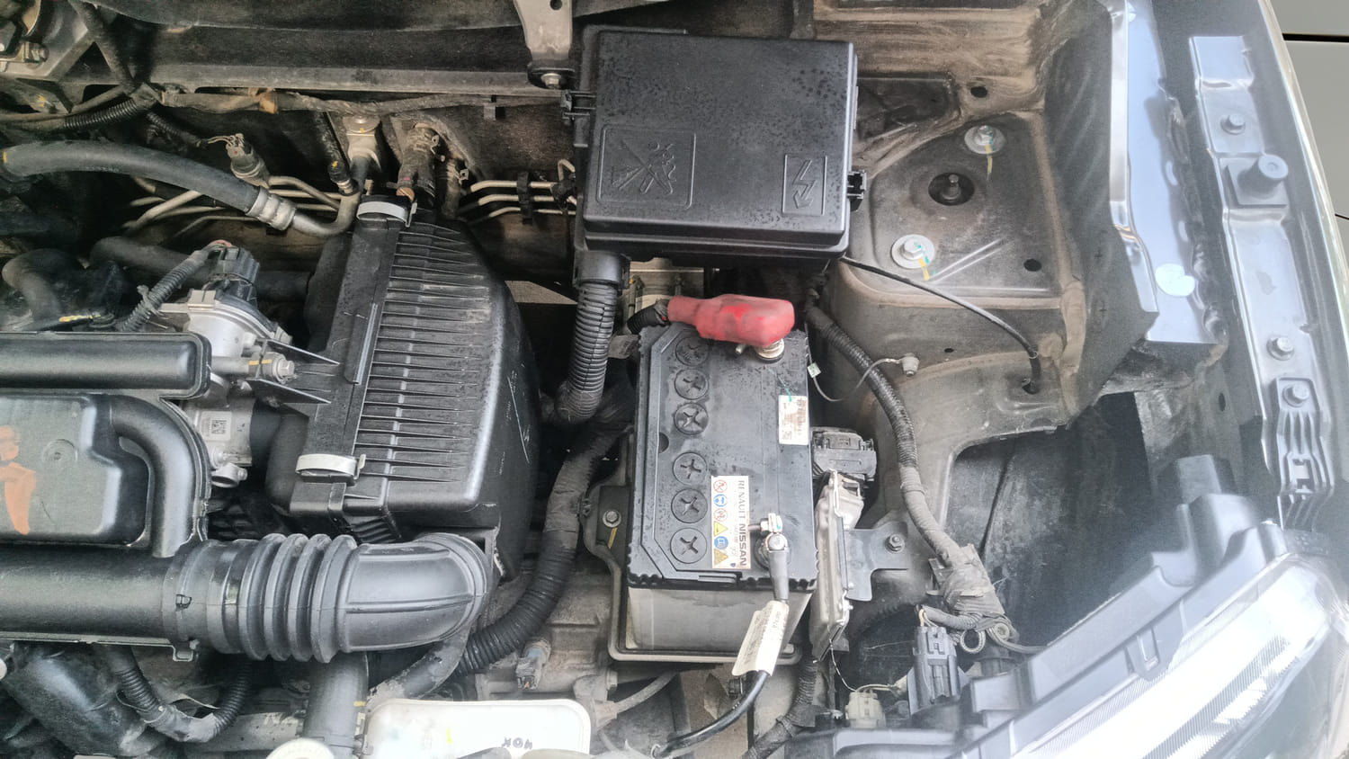 Used 2025 Renault Kwid RXT 1.0L Petrol Manual engine ENGINE LEFT SIDE VIEW