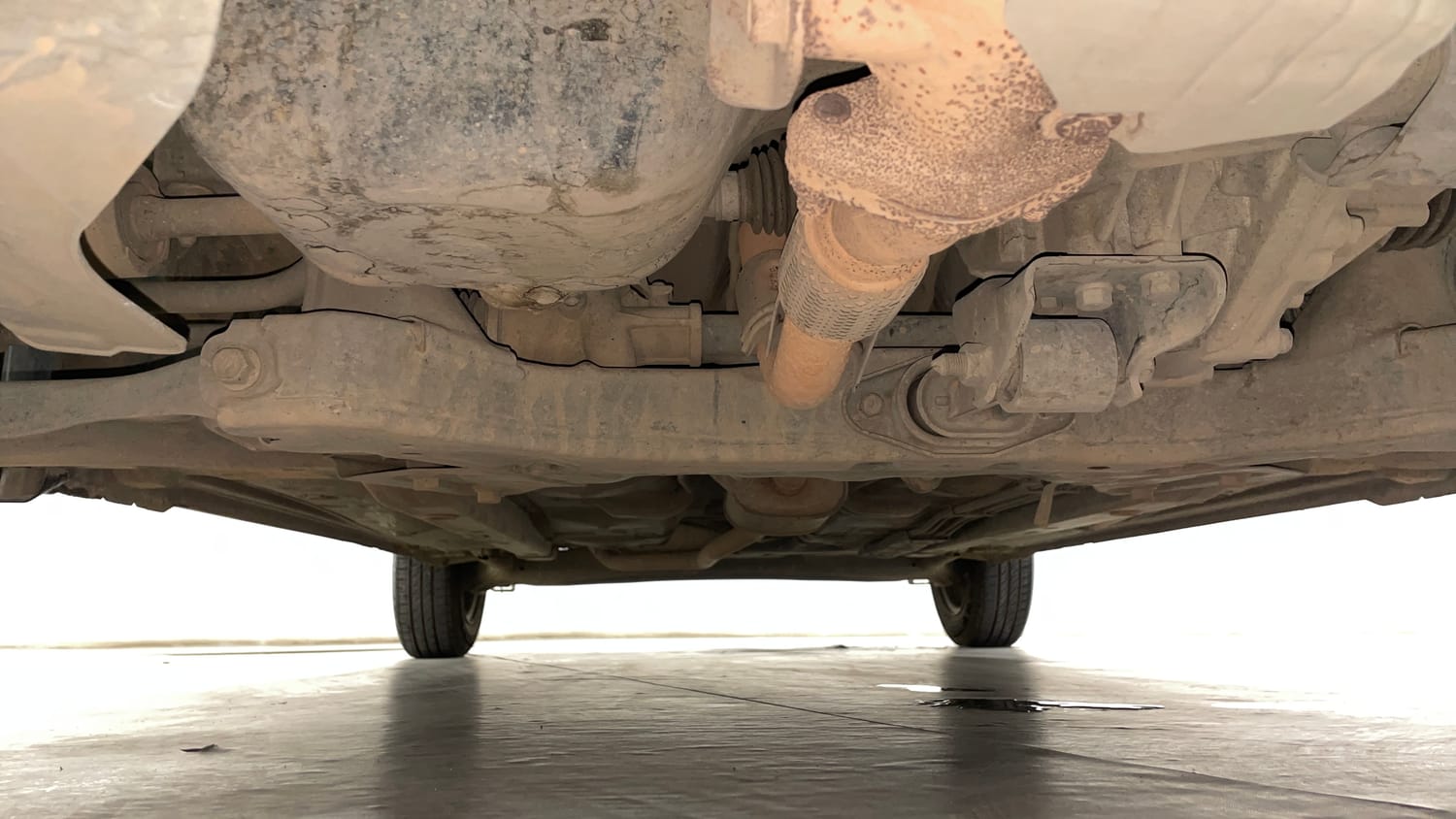 Used 2020 Hyundai Santro Sportz AMT Petrol Automatic extra FRONT LEFT UNDERBODY VIEW