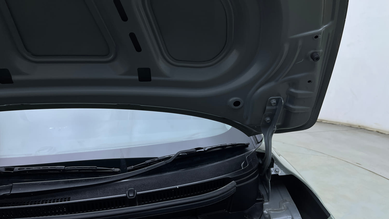 Used 2025 Hyundai Exter SX (O) Connect 1.2 AMT Dual Tone Petrol Automatic engine ENGINE LEFT SIDE HINGE & APRON VIEW