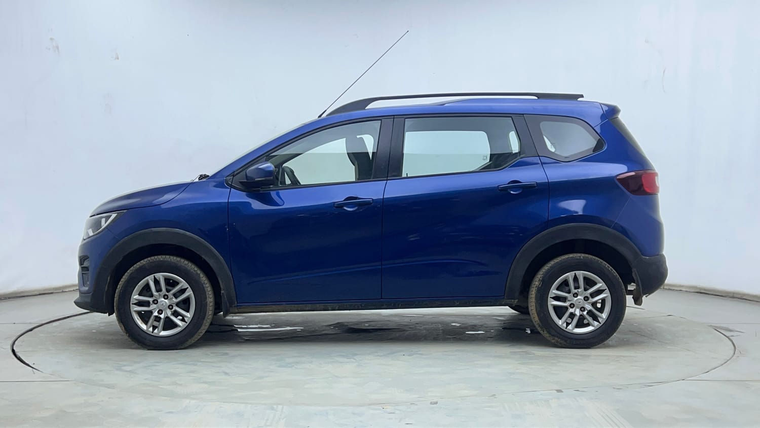 Used 2021 Renault Triber RXT Petrol Manual exterior LEFT SIDE VIEW