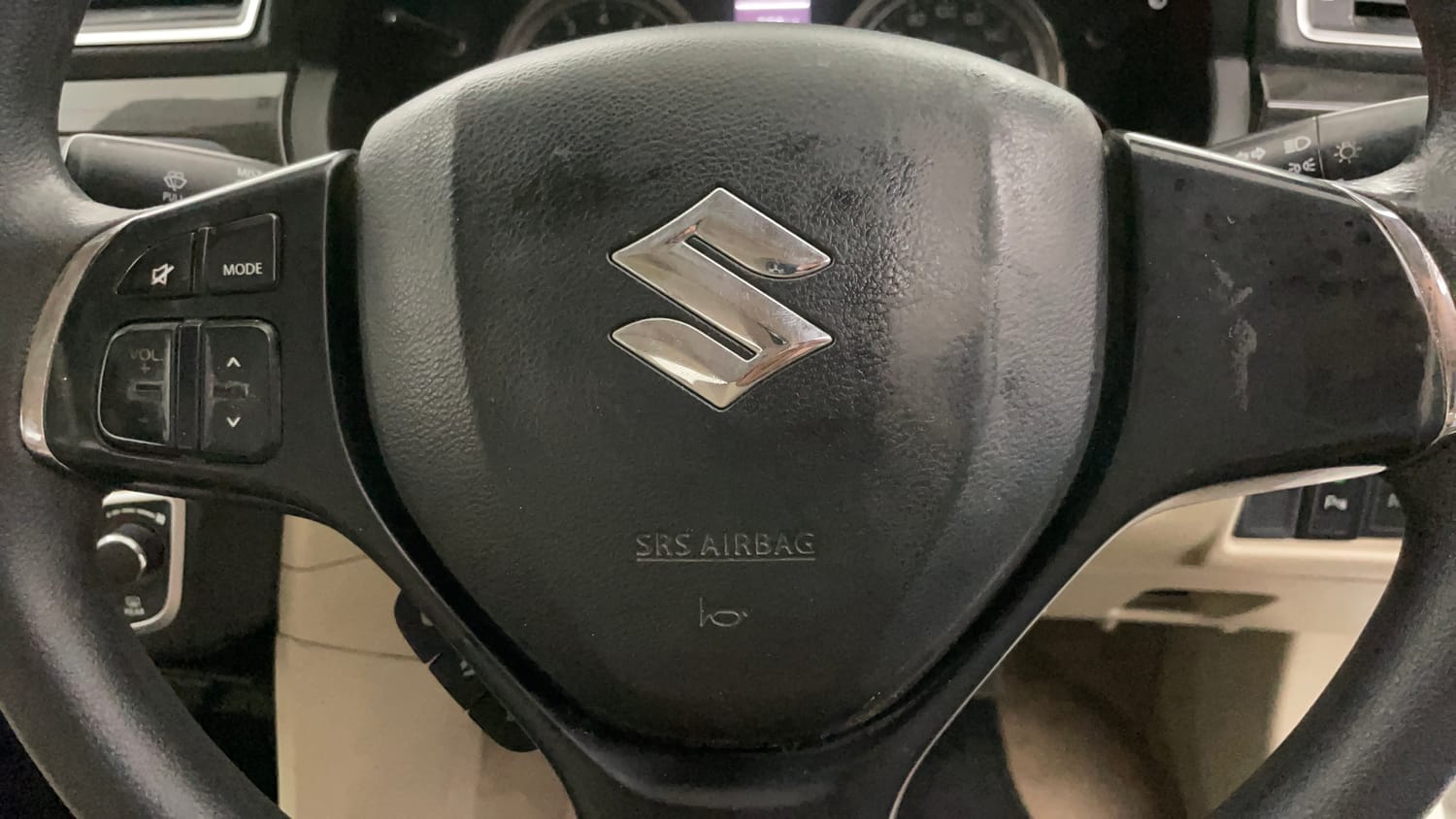 Used 2017 Maruti Suzuki Ciaz VXi+ Petrol Manual top_features Steering mounted controls