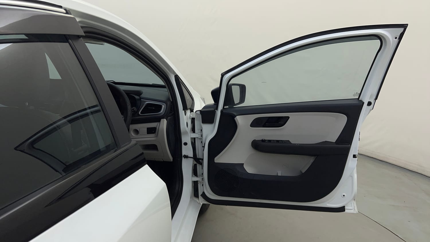 Used 2024 Tata Altroz XM Petrol Petrol Manual interior RIGHT FRONT DOOR OPEN VIEW