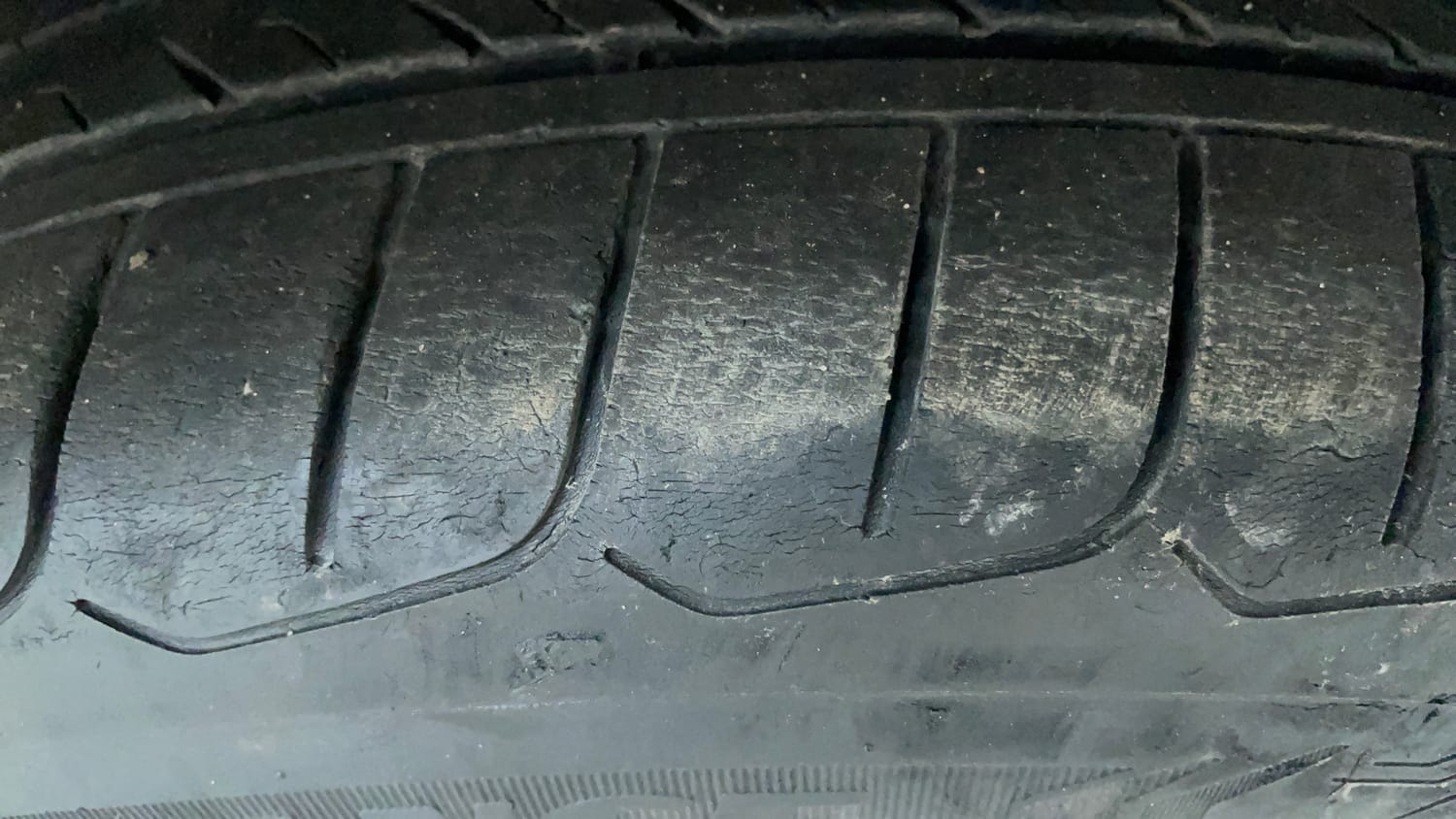 Used 2023 Hyundai Verna SX 1.5 MPi Petrol Manual tyres RIGHT FRONT TYRE TREAD VIEW